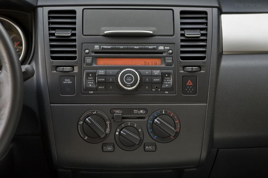  Nissan Versa 2010 года  (фото 5 из 35)